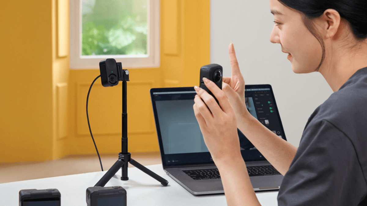 Insta360  Link 2C Standard Edition_Graphite Black